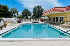 Siesta Harbor-Beach Access, Canal Views, Pool,Spa